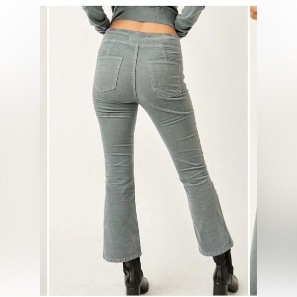 NWT Free People In My Feelings Velvet Crop Slim Flare Pants in Steel Sea. Large - Picture 4 of 8